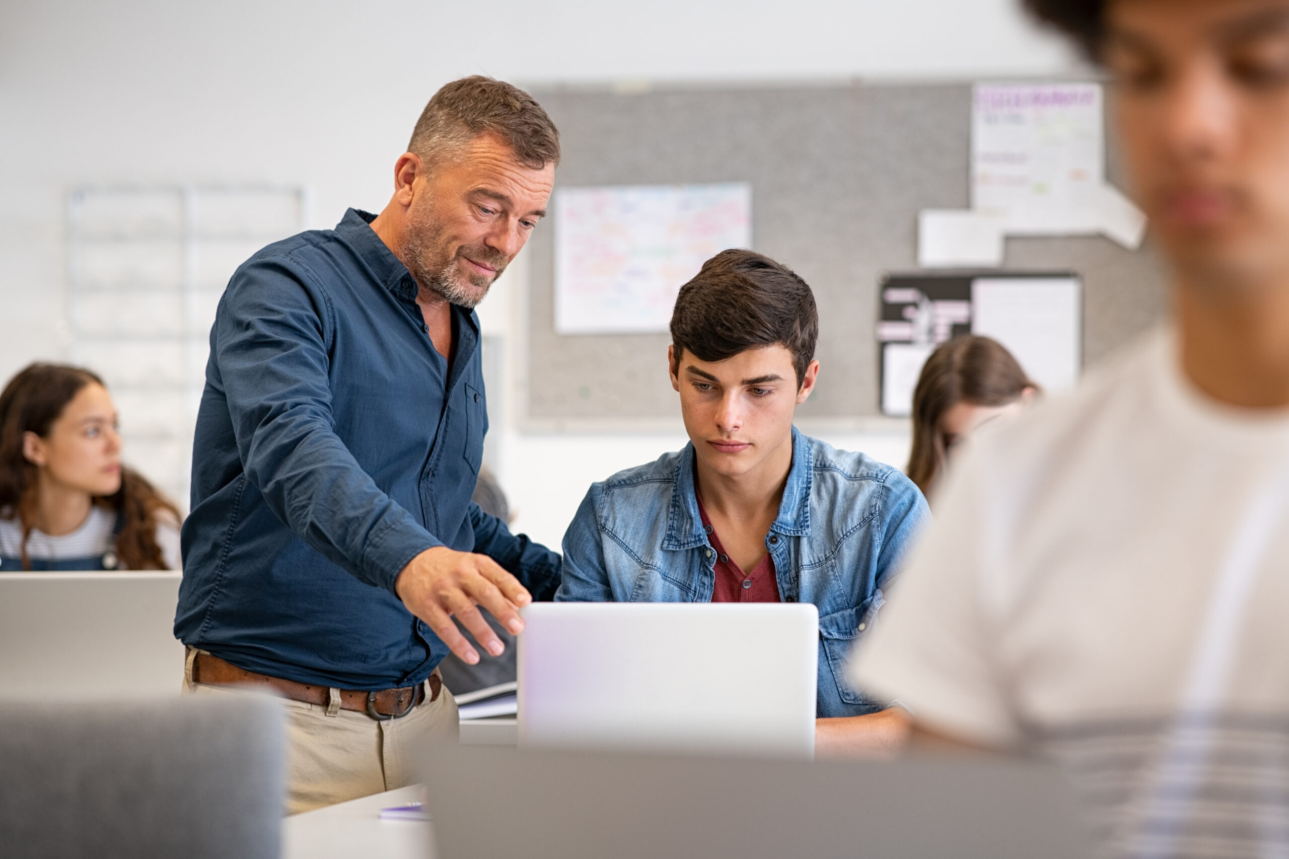 Forjando el futuro profesional: itinerarios formativos tras la ESO